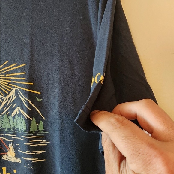 Columbia Mountains Navy Blue T-shirt Size medium - Picture 3 of 5